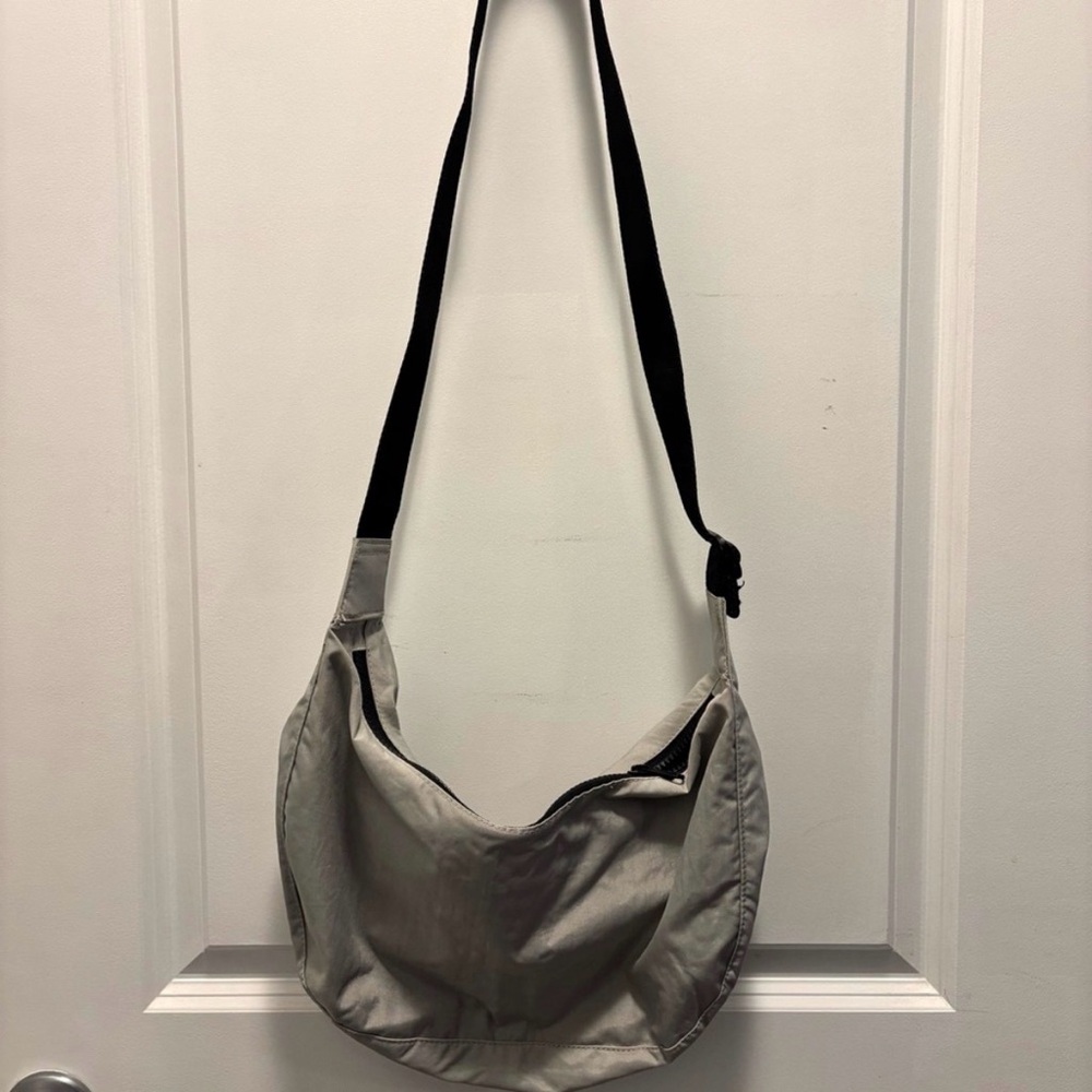 BAGGU Medium Nylon Crescent Bag